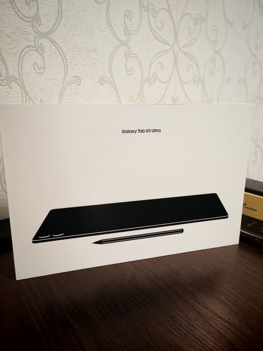 Планшет Samsung Tab S11 Ultra в комплекте с клавиатурой