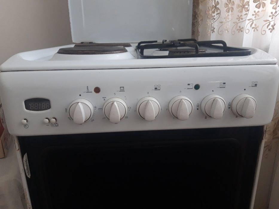 Готварска комбинирана печка на газ и ток- Индезит