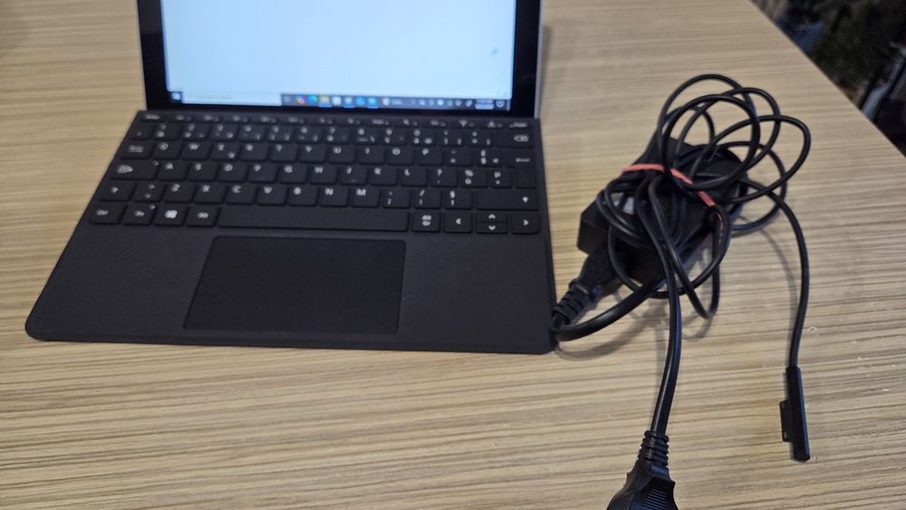 Microsoft Surface GO