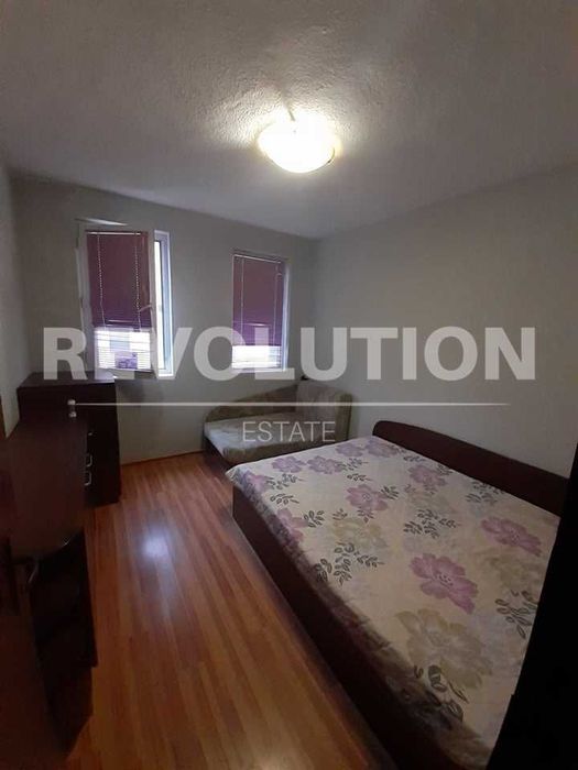 Тристаен апартамент в района на Общината