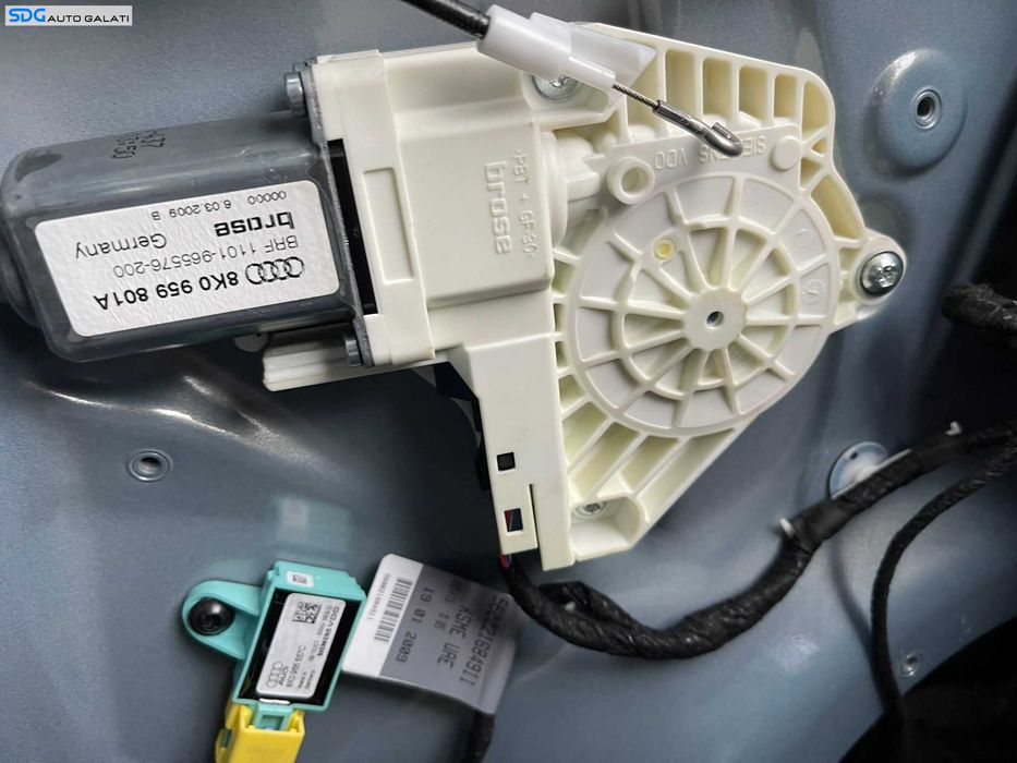 Motoras Macara Electrica pentru Geam Sticla Usa Portiera Stanga Fata Audi A6 C6 2009 - 2011 Cod 8K0959801A [C1863]