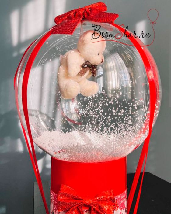 Подарок в бабл шаре на выписку