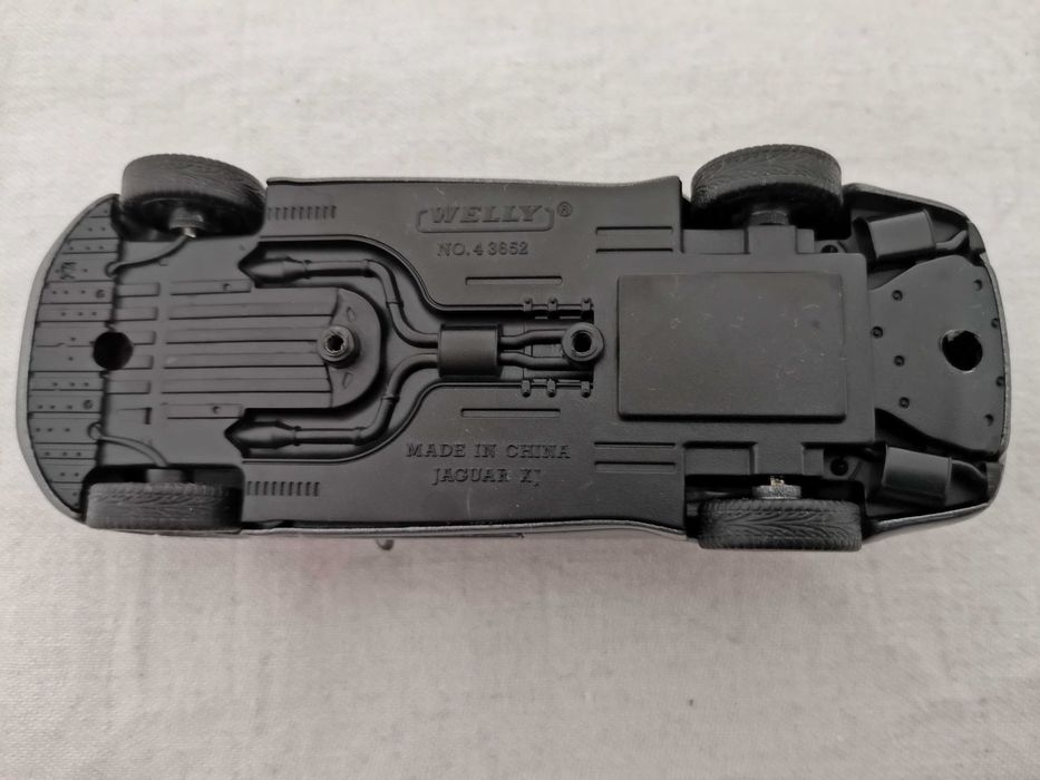 Продавам детски колички на производителите "Kinsmart" и "Welly"