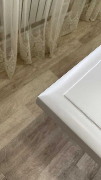 Продам стол гостиный.