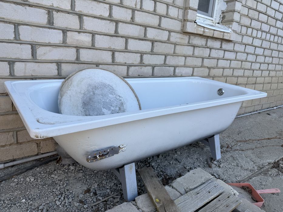 Продам Чугунную ванну