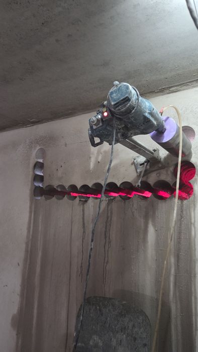 Алмазное бурение стен. Отверстие в стене