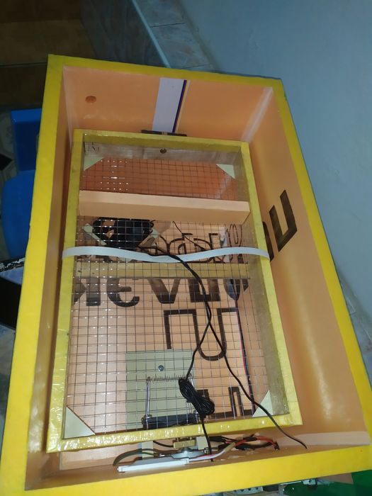 Инкубатор сотилади