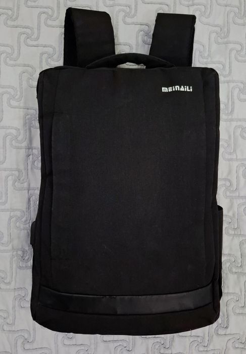 Продаётся рюкзак для ноутбука. Наушники и поврбанк все работает.