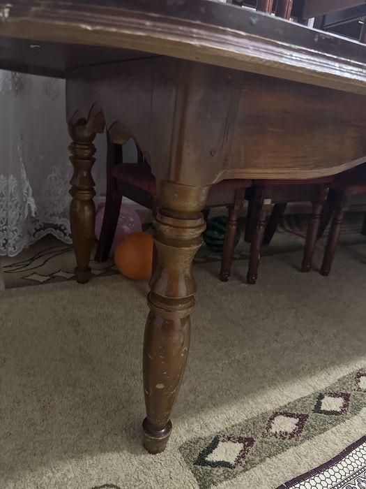 Стол со стульями в гостинную