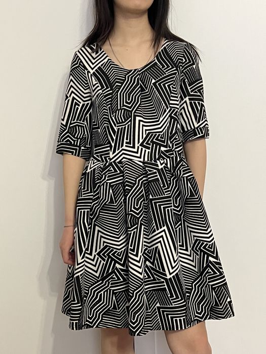 Стильное короткое платье