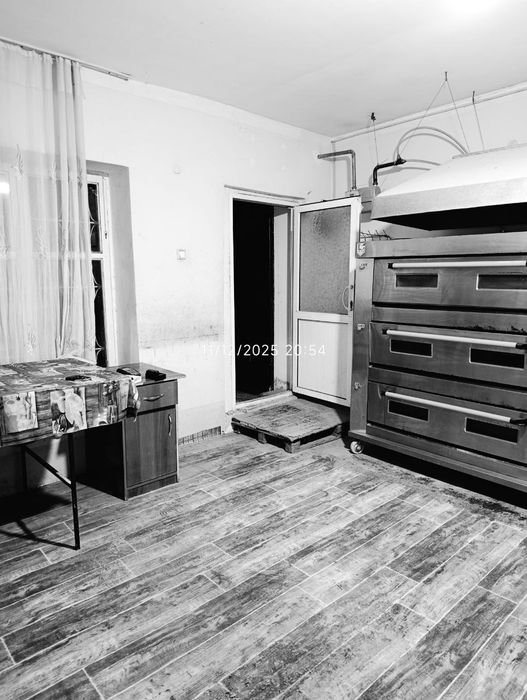 Нонвойхона сотилади.