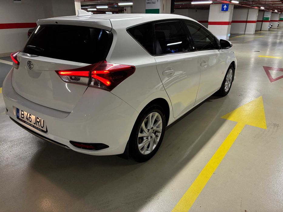 TOYOTA Auris 2015 — imagine 3
