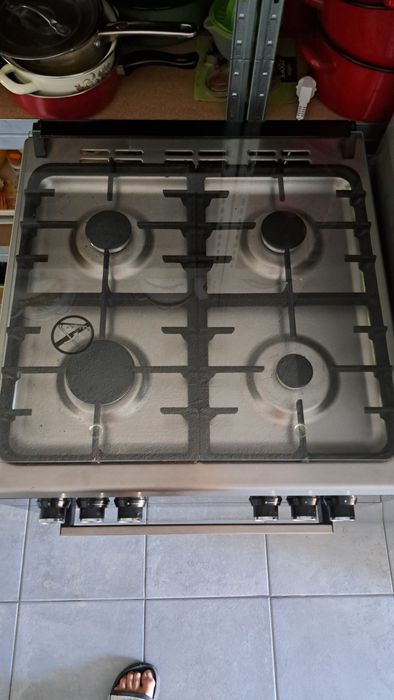 Aragaz beko cu cuptor electric