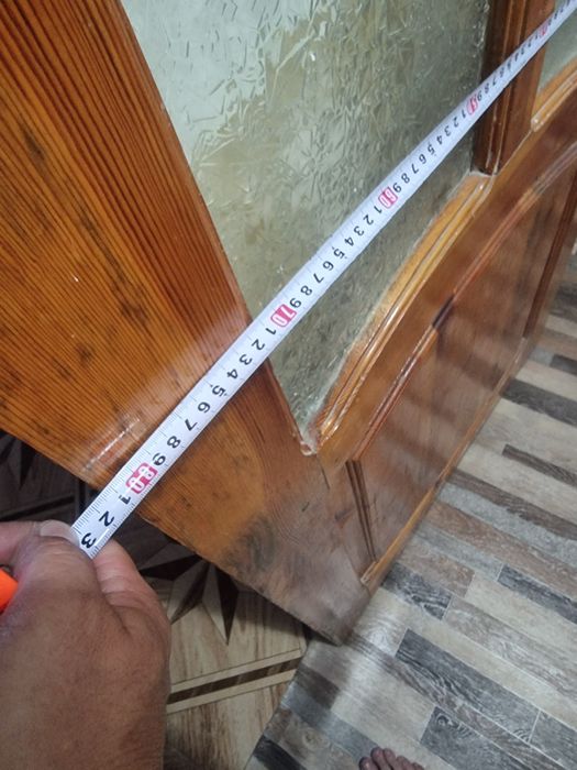 Двери 2 штуки с косяками