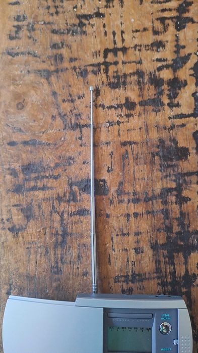 радио транзистор с часовник аларма плъзгащо се мазно