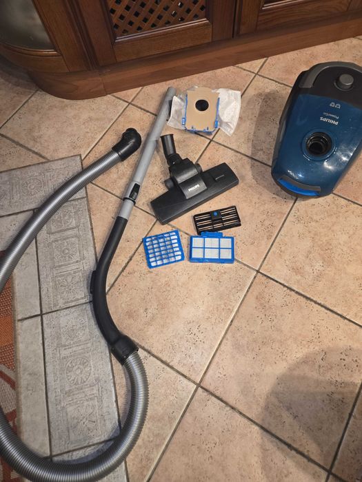 Прахосмукачка Phillips Power Pro