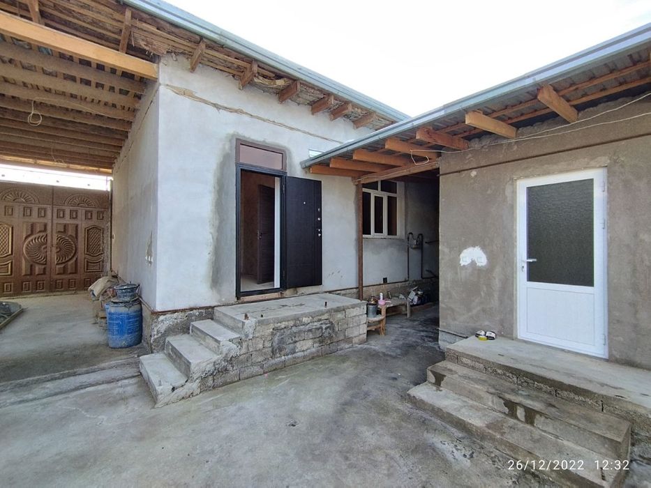 Ховли уй шахарда жойлашган