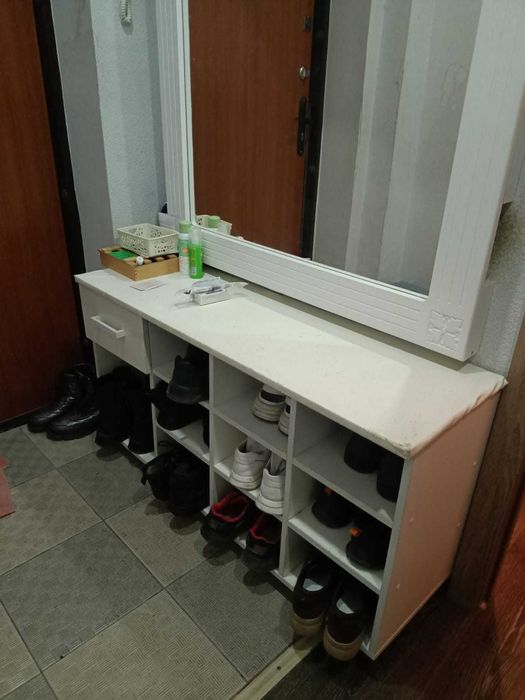 Зеркало с обувницей