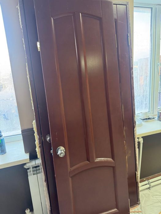 Продам двери из натурального дерево б/у в количестве 2 шт