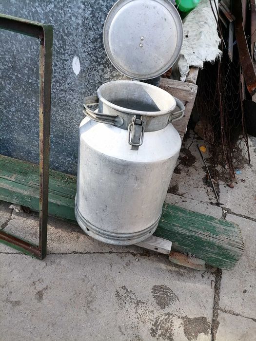 Продаются  советские алюминиевые  фляги на 40 л. 2 шт.