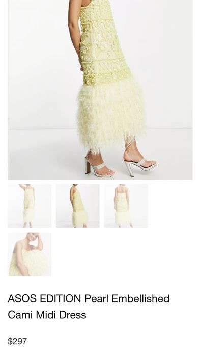 Rochie Asos, împodobită cu perle și pene.