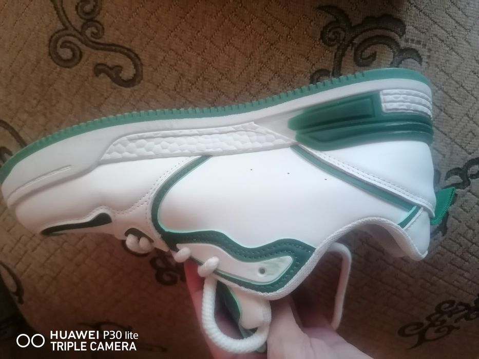 Продавам Маратонки