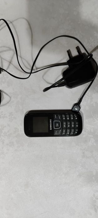 Телефон кнопочный Samsung