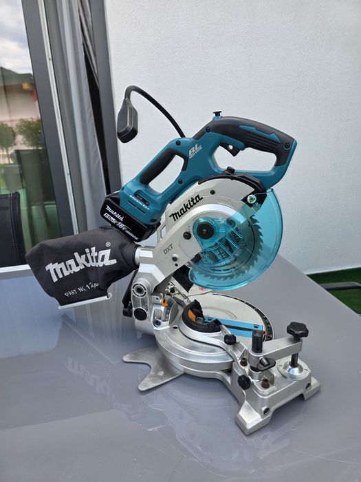 Circular Makita de tăiat la unghi DLS 600