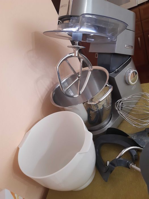 Кухненски робот KENWOOD Chef XL 1700W 6.7L KVL планетарен