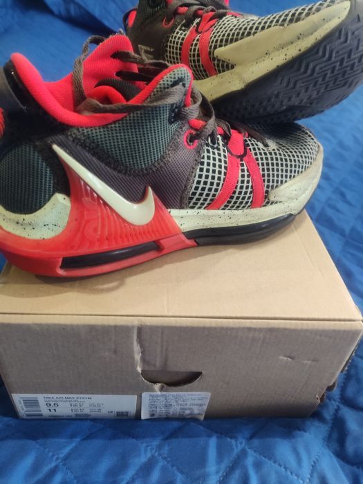 Nike маратонки- LeBron witness 7