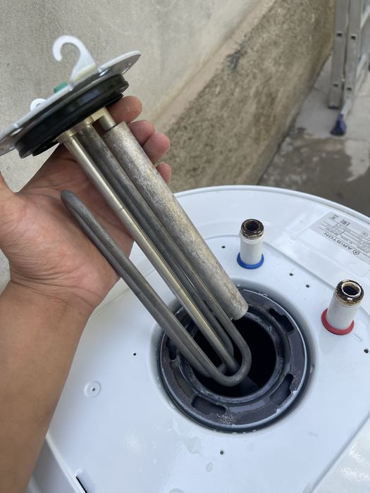 Электрический водонагреватель Аристон