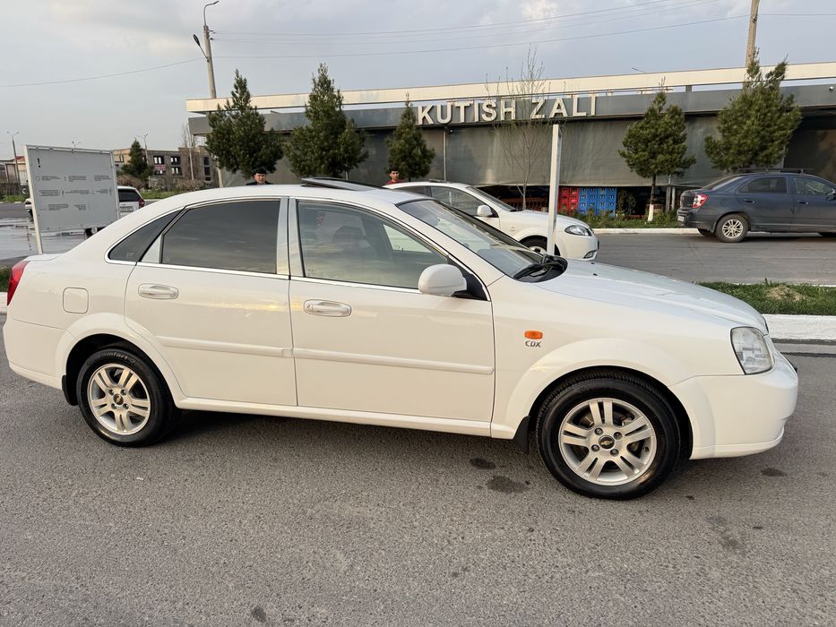 Lasetti 1.8 Sotiladi