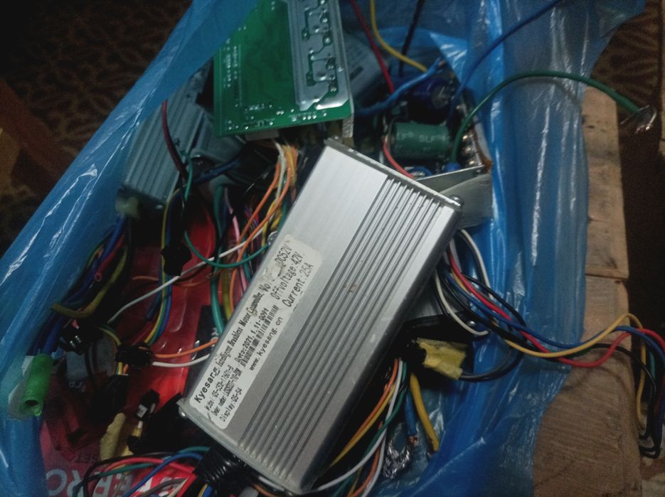 Продам куго г1 к сожалению не работает контроллер