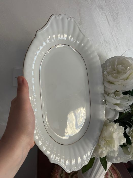 Platou oval elegant pentru servit