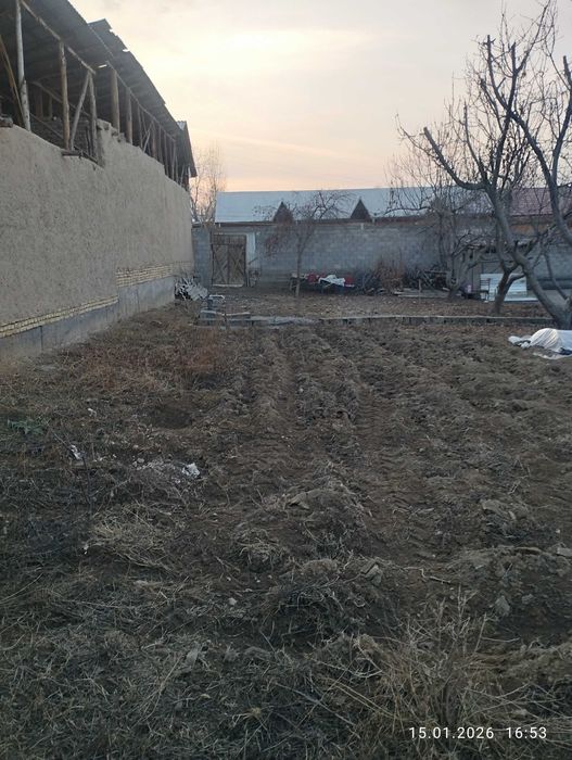 Uyimdan boʻsh yer sotiladi.