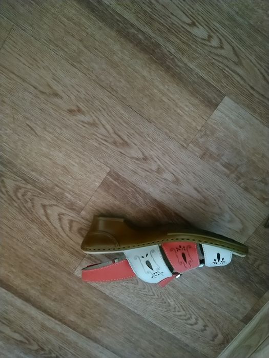 Продам босоножки бренд  "Комфорт 24*7""