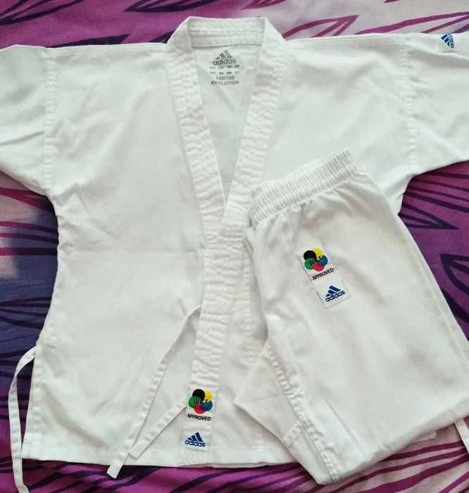 Карате кимоно Adidas Evolution - WKF одобрено за състезания, размер - 140-150