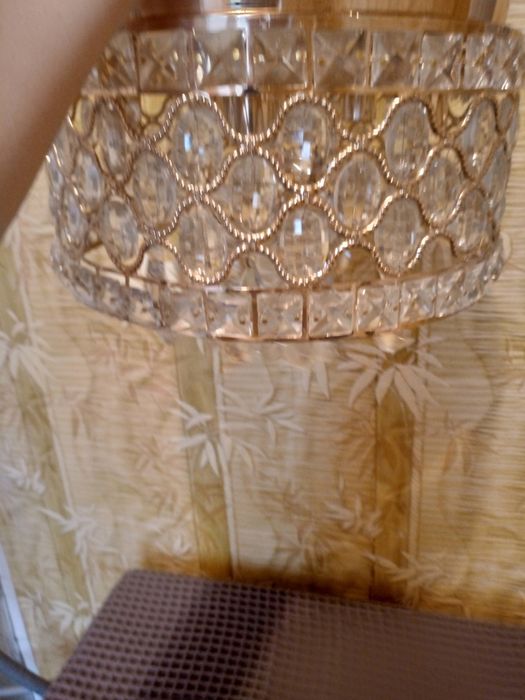 Продам хрустальную люстру
