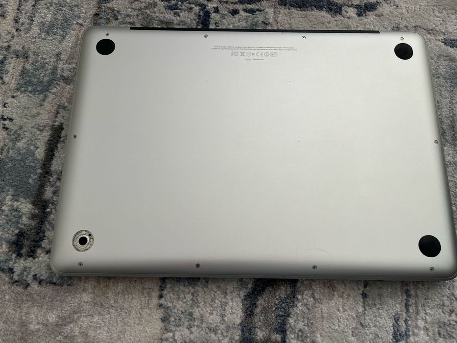 Продам ноутбук Macbook Pro 12 Catalina OS