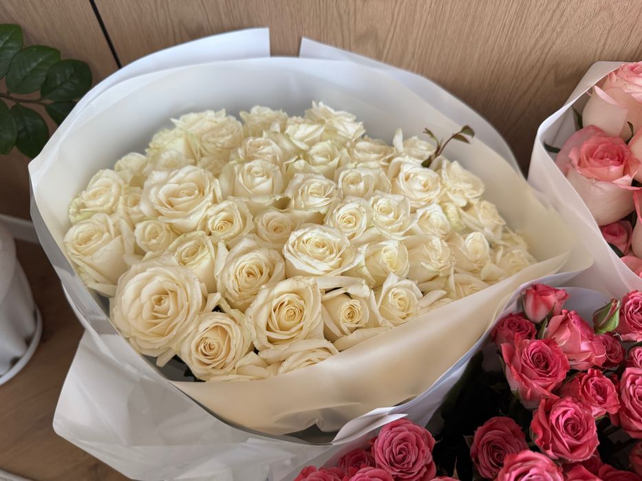 Букет белых роз 51 штук