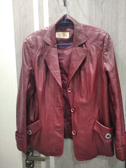 Кожаная женская куртка