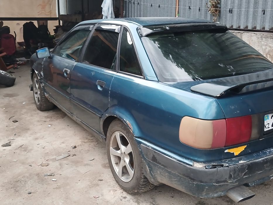 Продам Ауди 80 Б4 1993год
