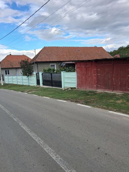 casa la mescreac cu livada si anexe
