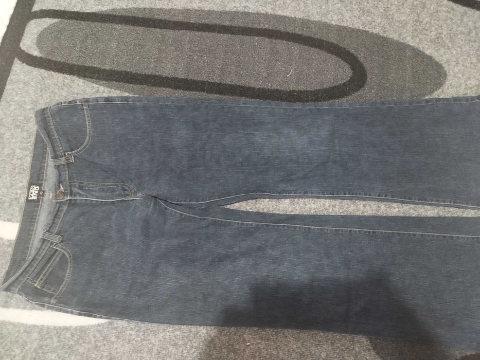 Дънки по 10 лв. Номер от 31 до 40.