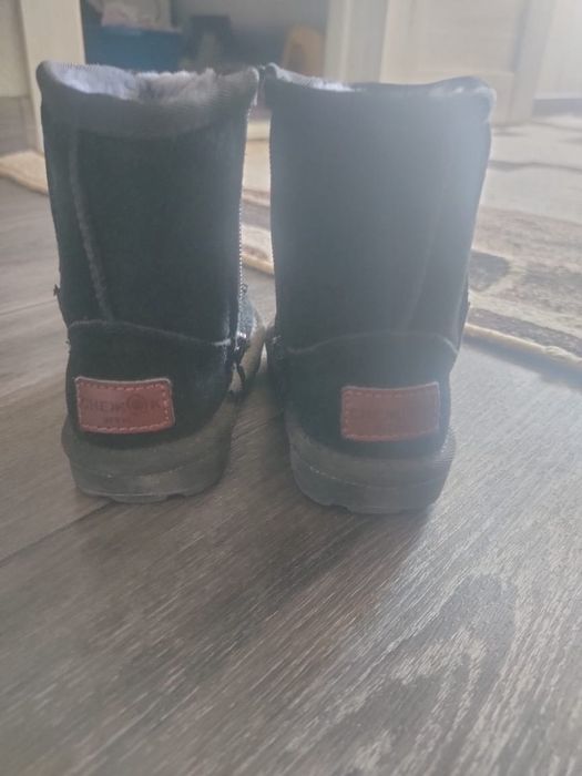 Продам угги детски