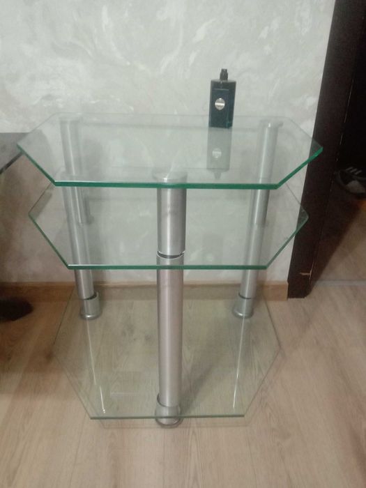 Стеклянный столик