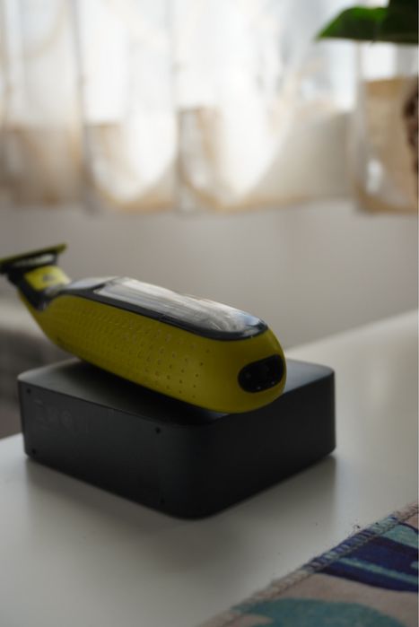 Тример / Електрическа самобръсначка Philips OneBlade + регулируема приставка и кабел