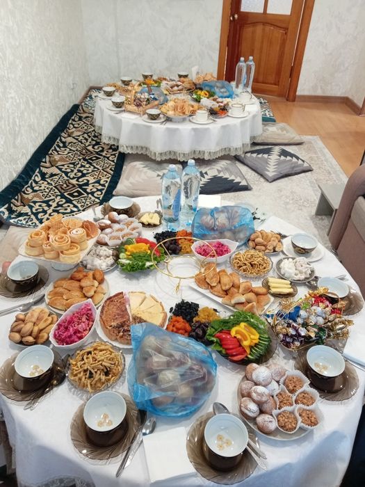 Прокат круглых столов.