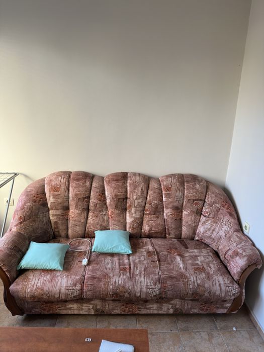 Спалня и гардероб подарък диван