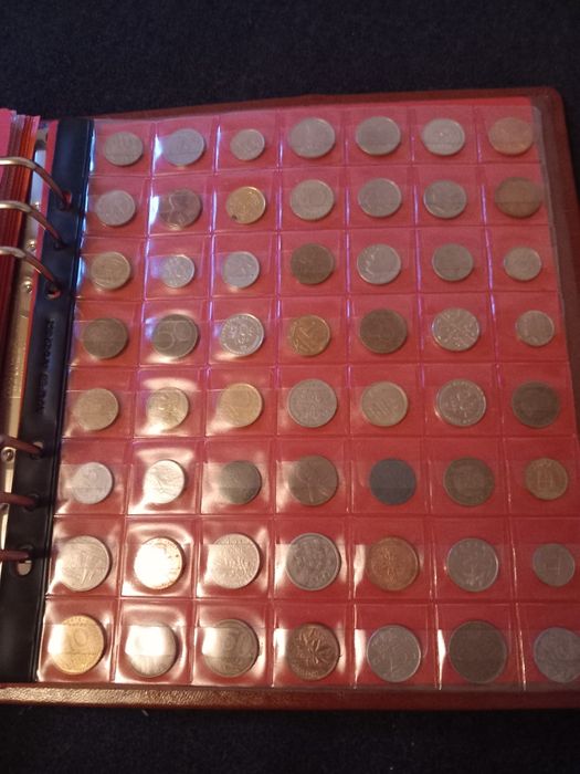 Clasor monede vechi.